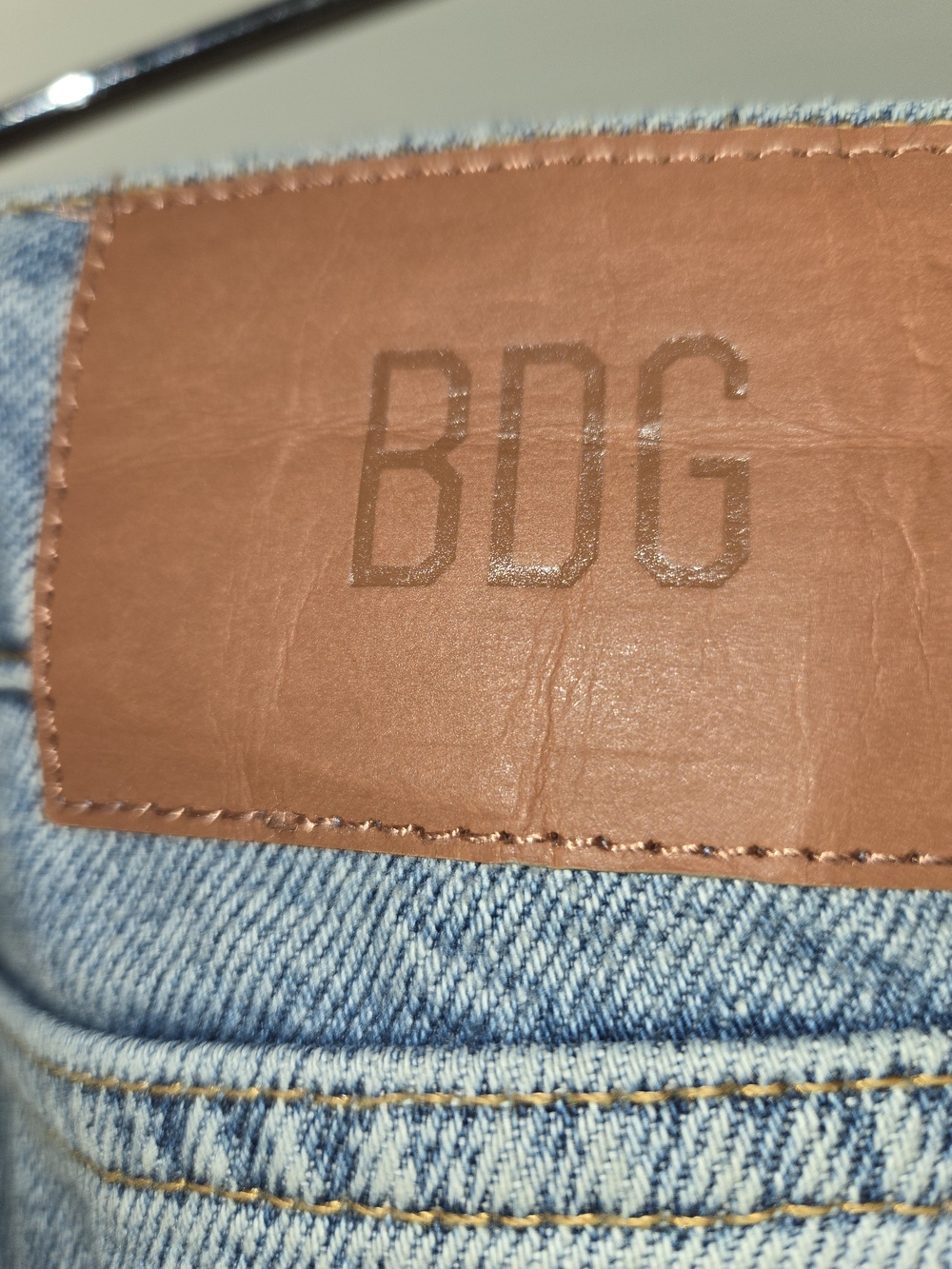 BDG Urban Outfitters 100% Linen High-Waisted Mom Jeans Light Wash 31x32